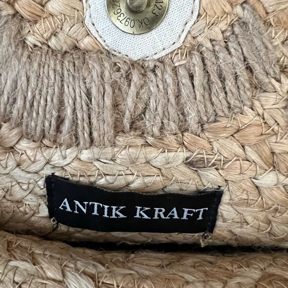 *Sold* NWT Antik Kraft Jute Style Convertible Handbag with Round Wooden Handles! - Picture 11 of 11